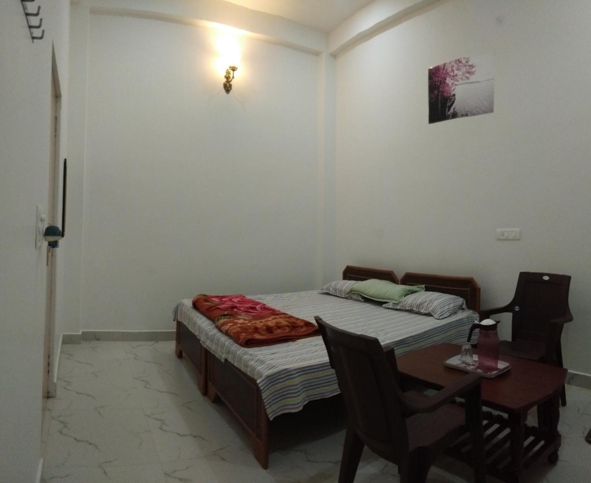 Indian Palace - Varanasi — Photos 3